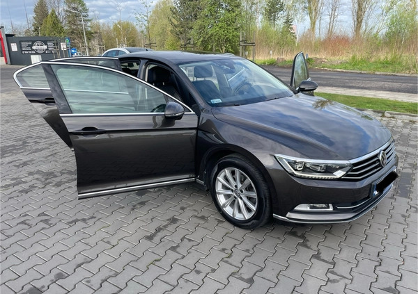 Volkswagen Passat cena 93500 przebieg: 52000, rok produkcji 2018 z Mysłowice małe 254